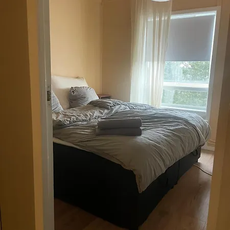 A Two-story With Three Bedrooms Leilighet